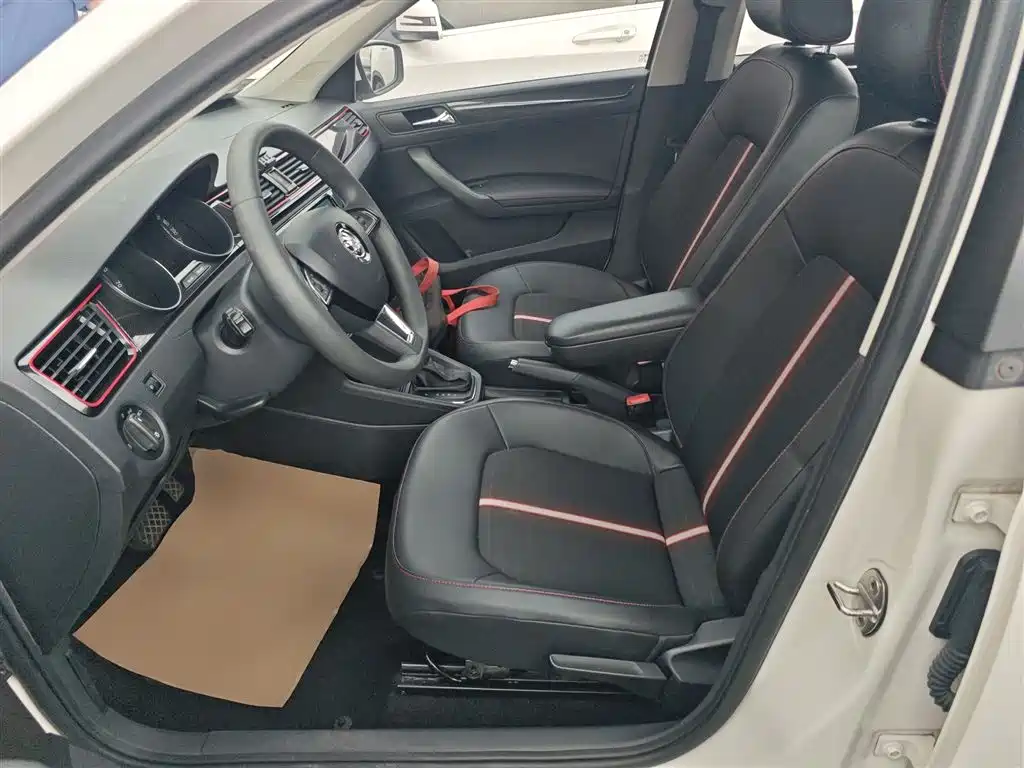 Škoda Skoda Rapid Spaceback 2020 1.5L Auto Comfort фото 11