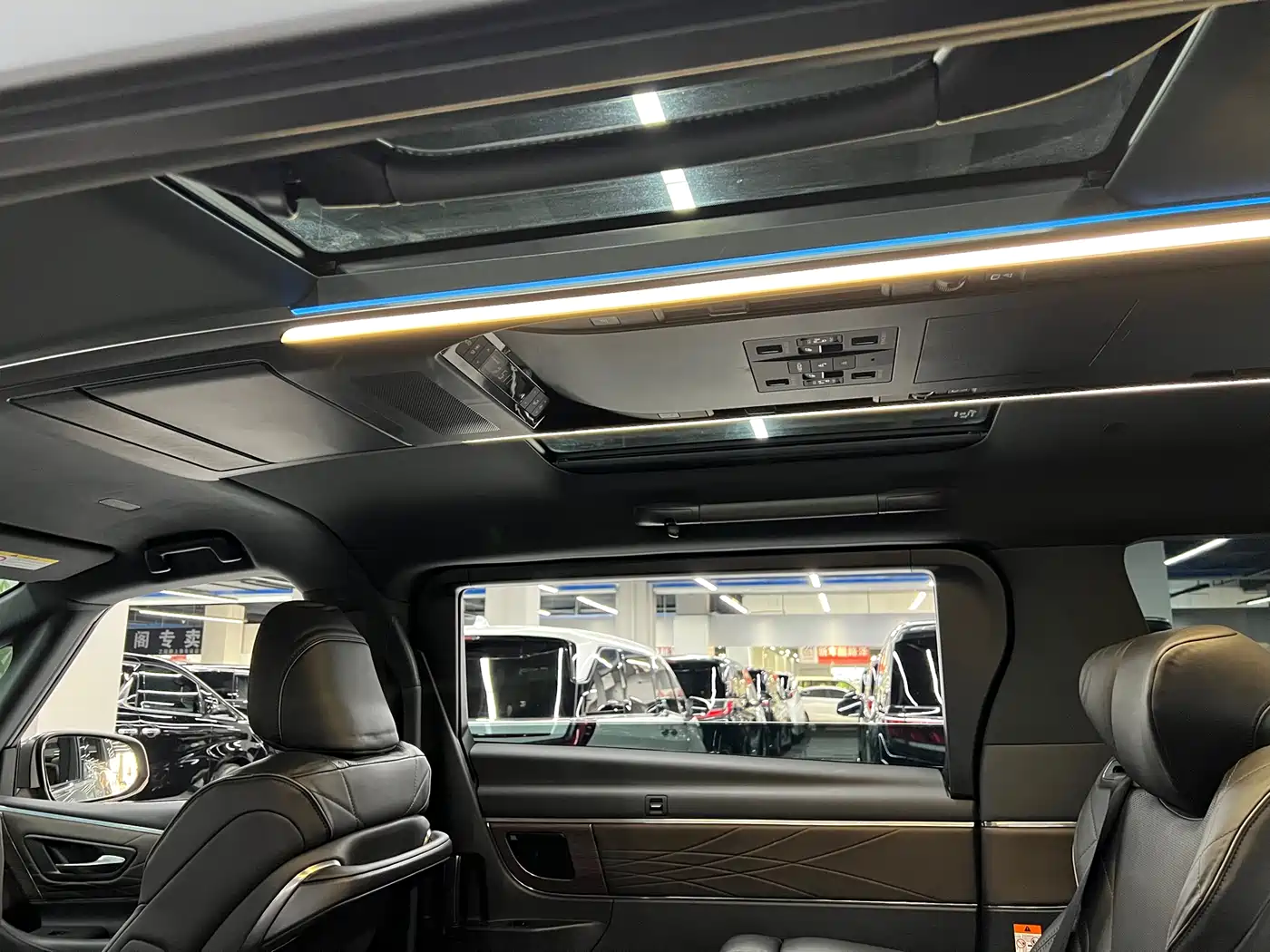 Toyota Vellfire 2024 Crown Hybrid 2.5L Executive Premium Edition фото 9
