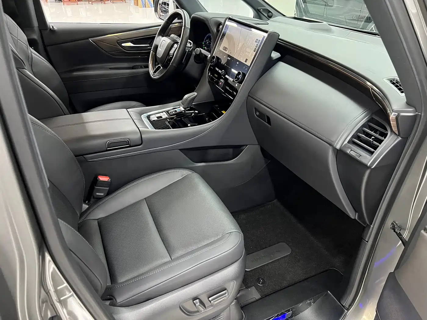 Toyota Vellfire 2024 Crown Hybrid 2.5L Executive Premium Edition фото 18