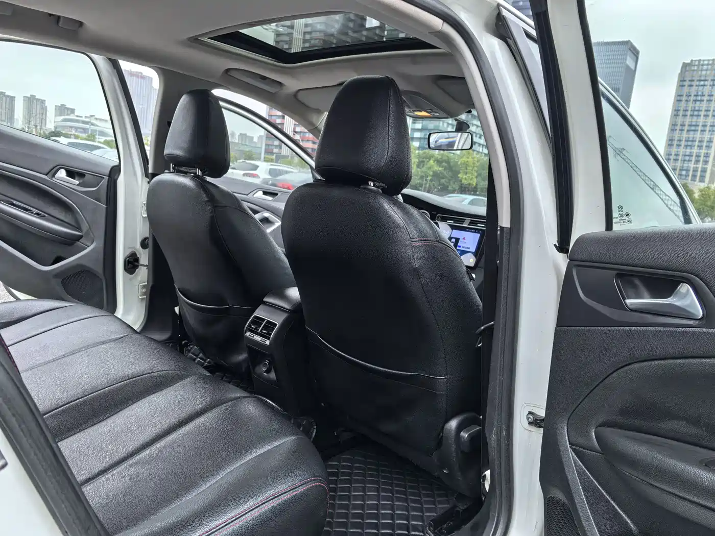 Peugeot 408 2016 1.6T Automatic Luxury Edition фото 10