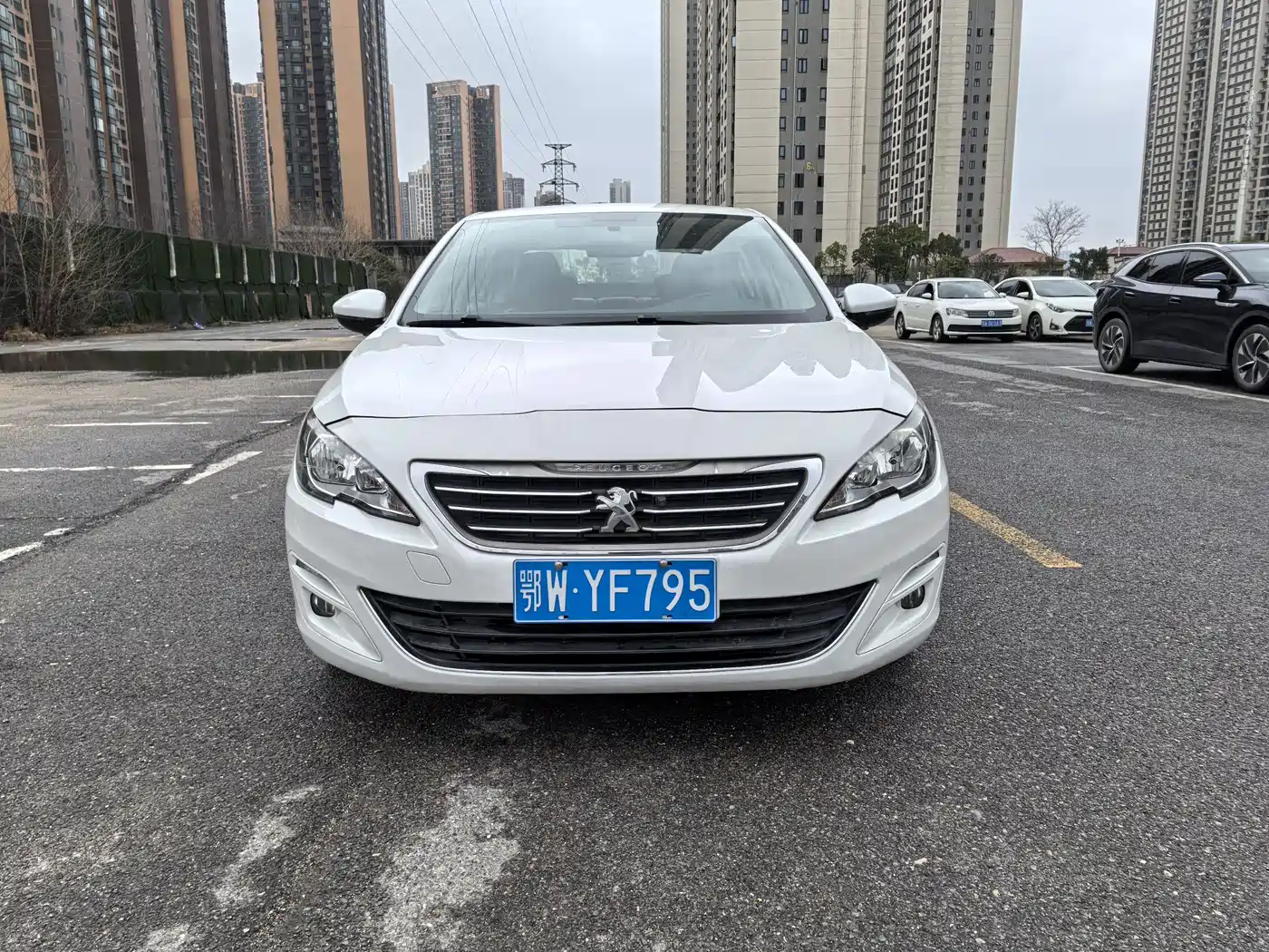 Peugeot 408 2016 1.6T Automatic Luxury Edition фото 2