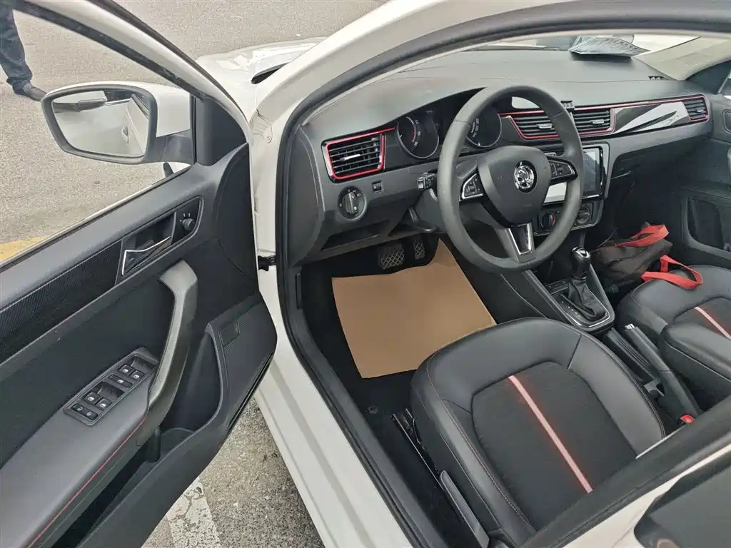 Škoda Skoda Rapid Spaceback 2020 1.5L Auto Comfort фото 12