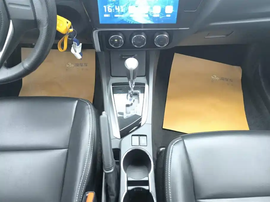 Toyota Corolla 2017 Facelift 1.2T S-CVT GL фото 16