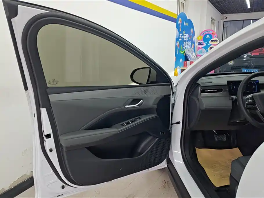BYD Qin PLUS 2025 DM-i Smart Drive 55KM Leader фото 7