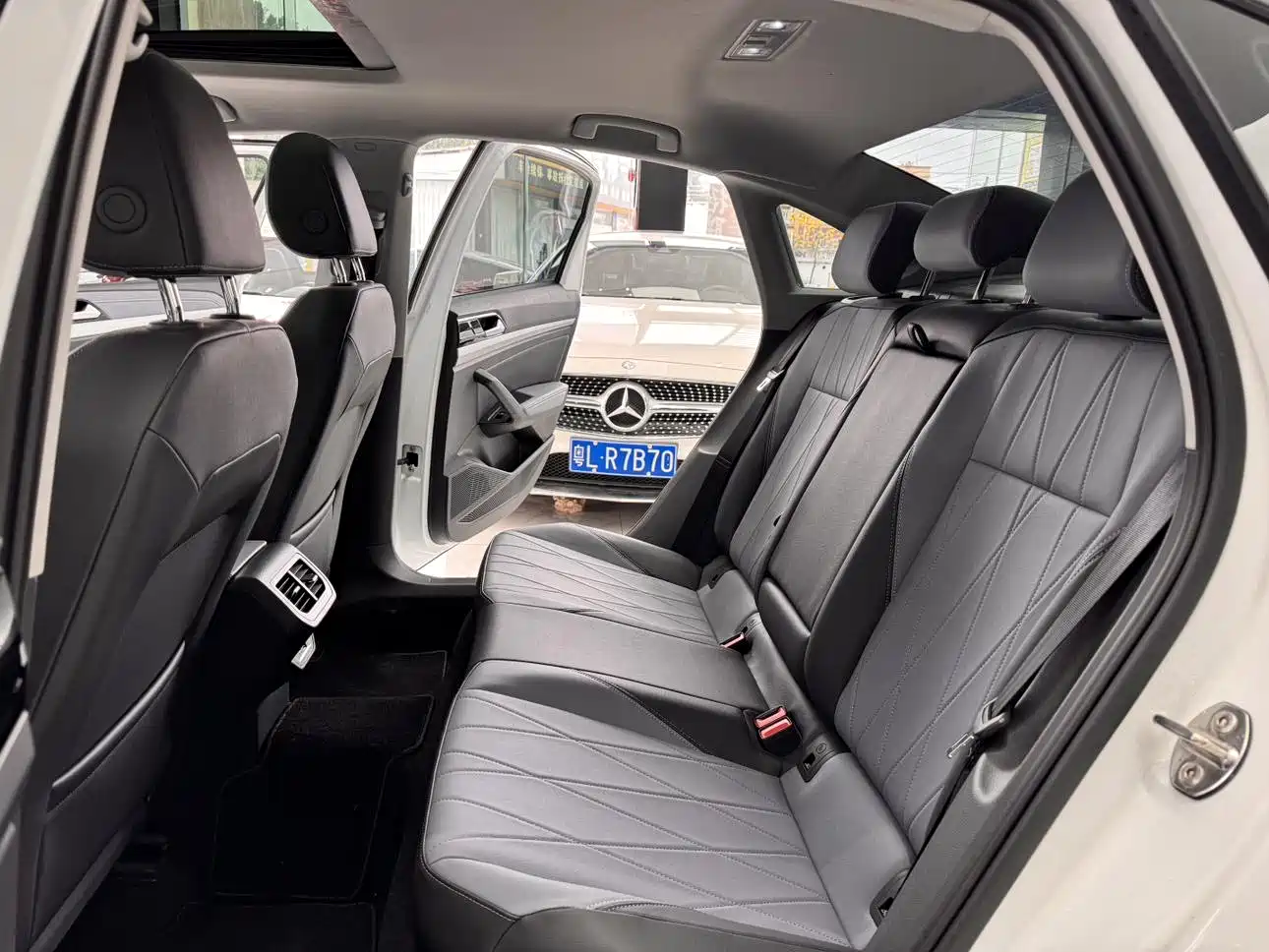 Volkswagen Lavida 2024 Model 1.5L Automatic Starlight 5 Million Edition фото 3