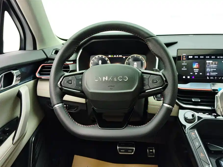 Lynk & Co 06 2020 1.5T Halo фото 15