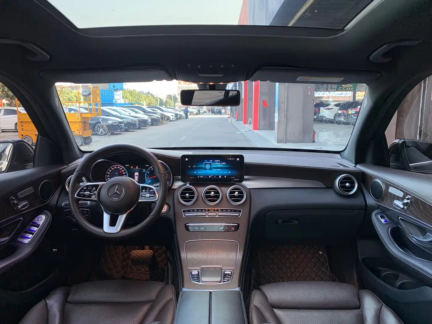 Mercedes-Benz GLC 2020 Facelift GLC 260 L 4MATIC Luxury фото 15