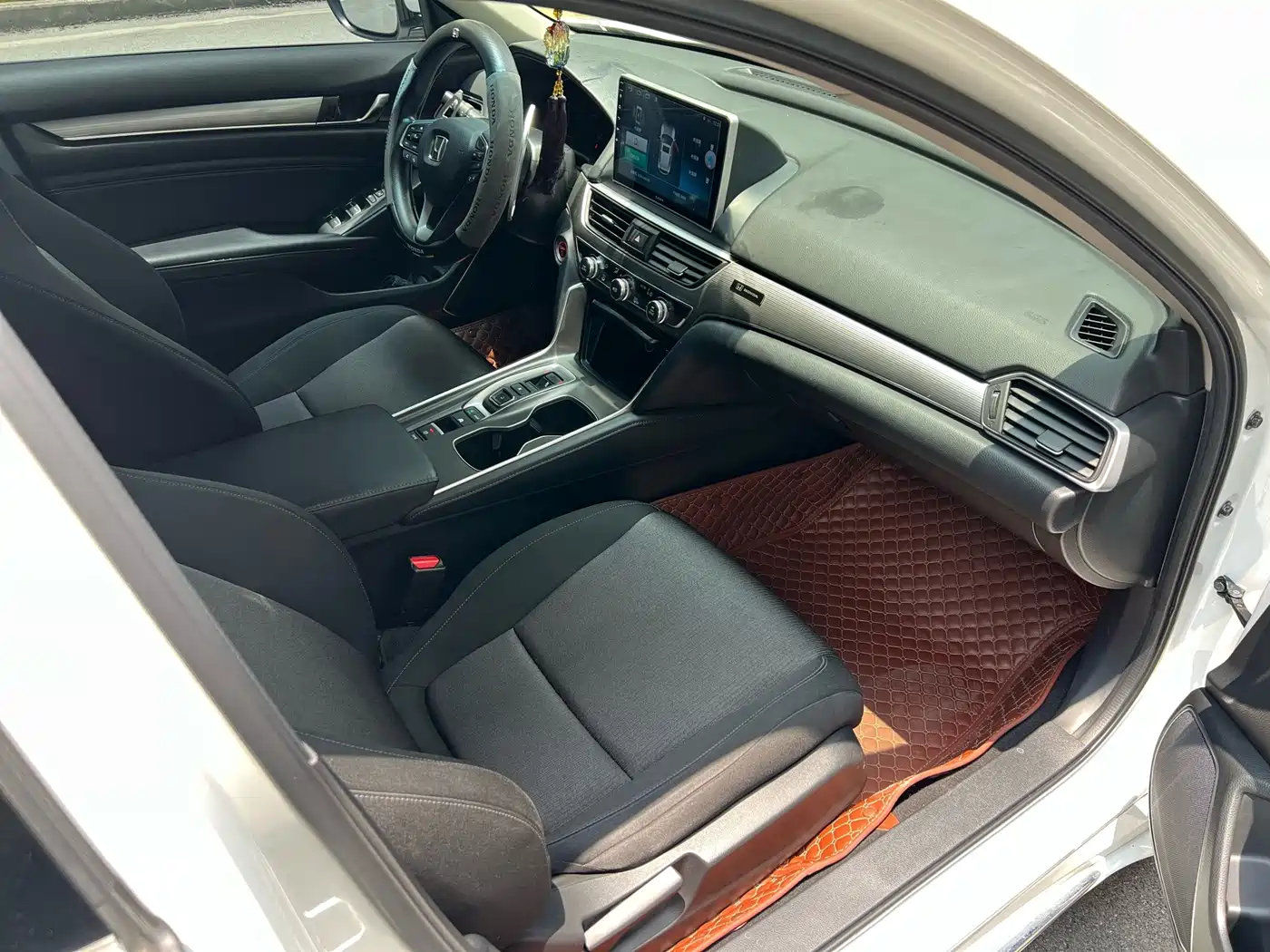 Фото 17 - Honda Accord