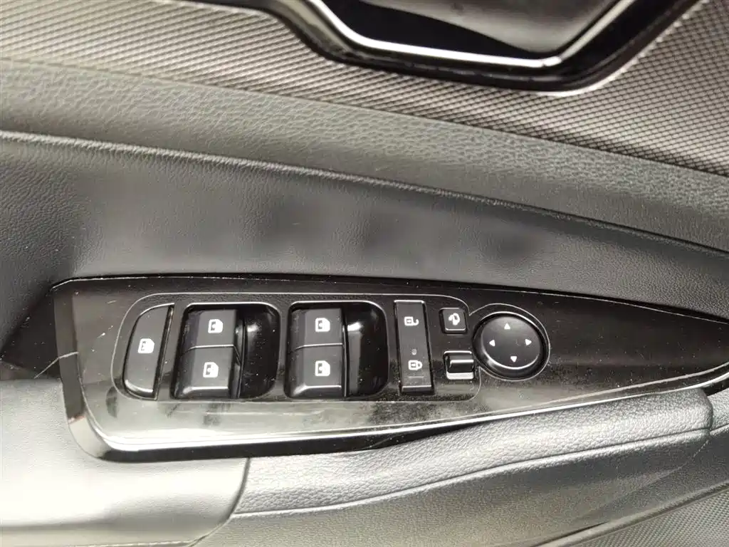 Kia Sportage 2023 2.0T 2WD Premium Edition фото 9