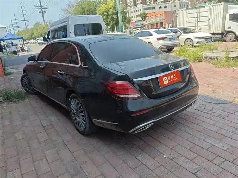 Photo 8 - Mercedes-Benz E-Class