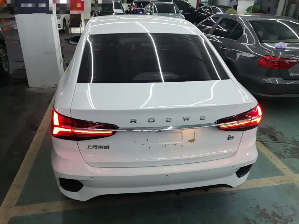 Фото 6 - Roewe i5