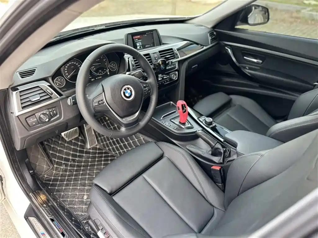BMW 3 Series GT 2018 320i Fashion фото 14