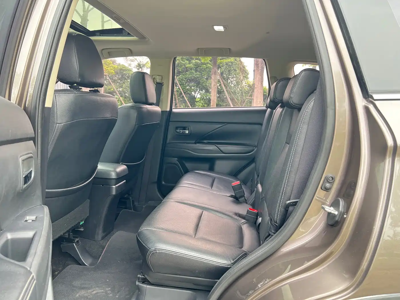 Mitsubishi Outlander 2016 2.4L 4WD Luxury Edition 7-seater фото 14