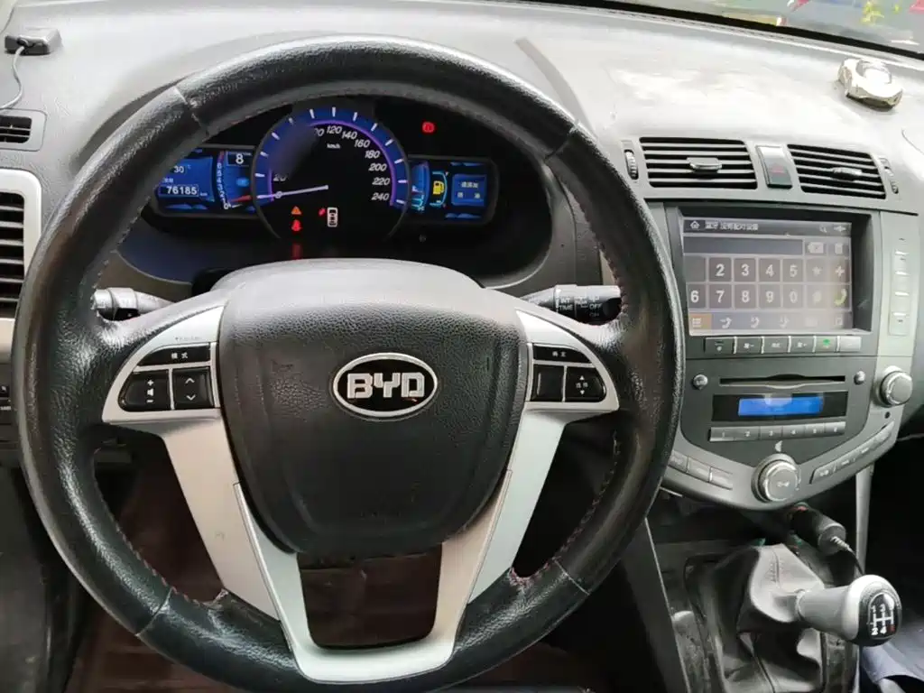 Фото 10 - BYD S6