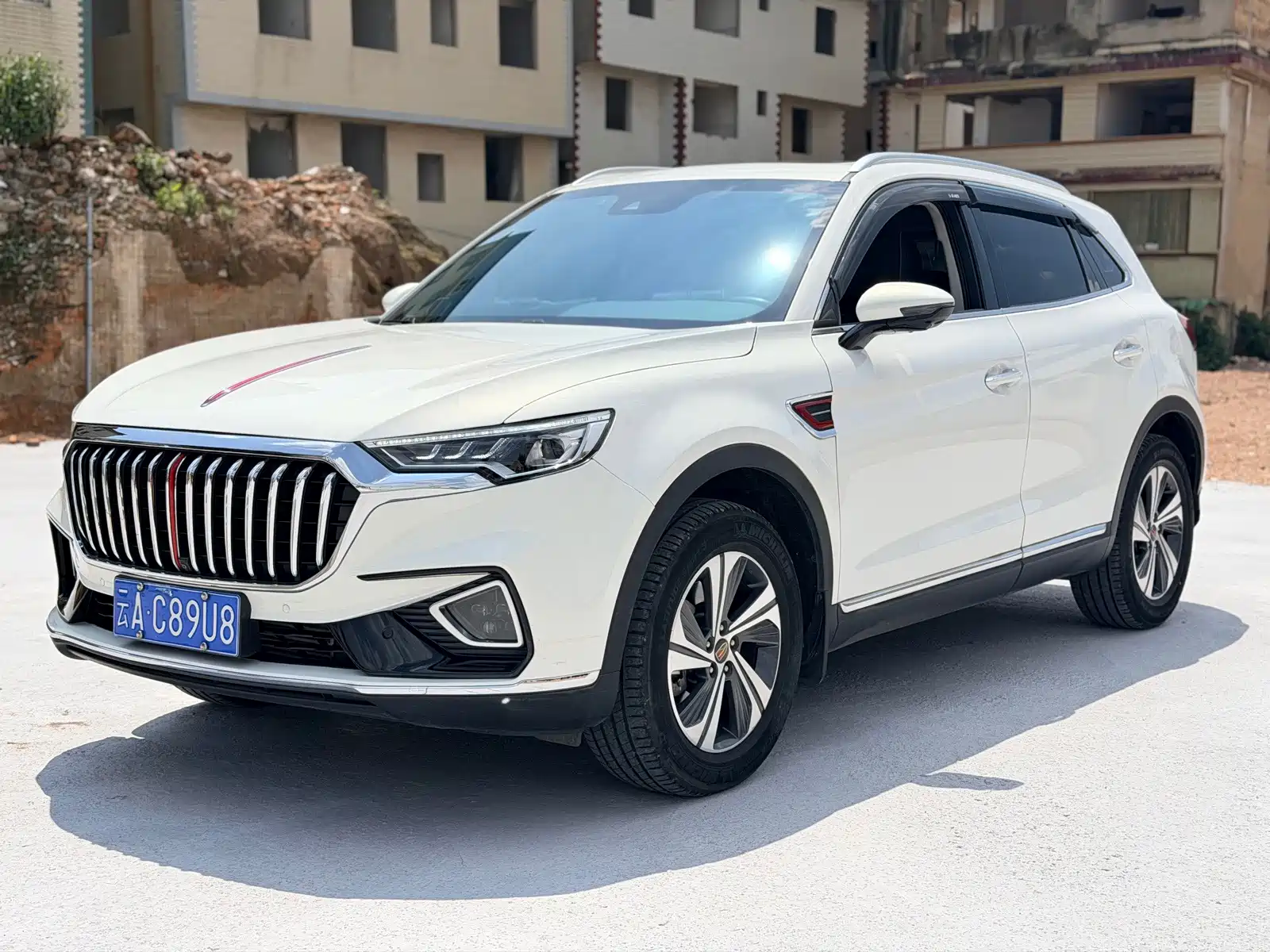 Photo 1 - Hongqi HS5