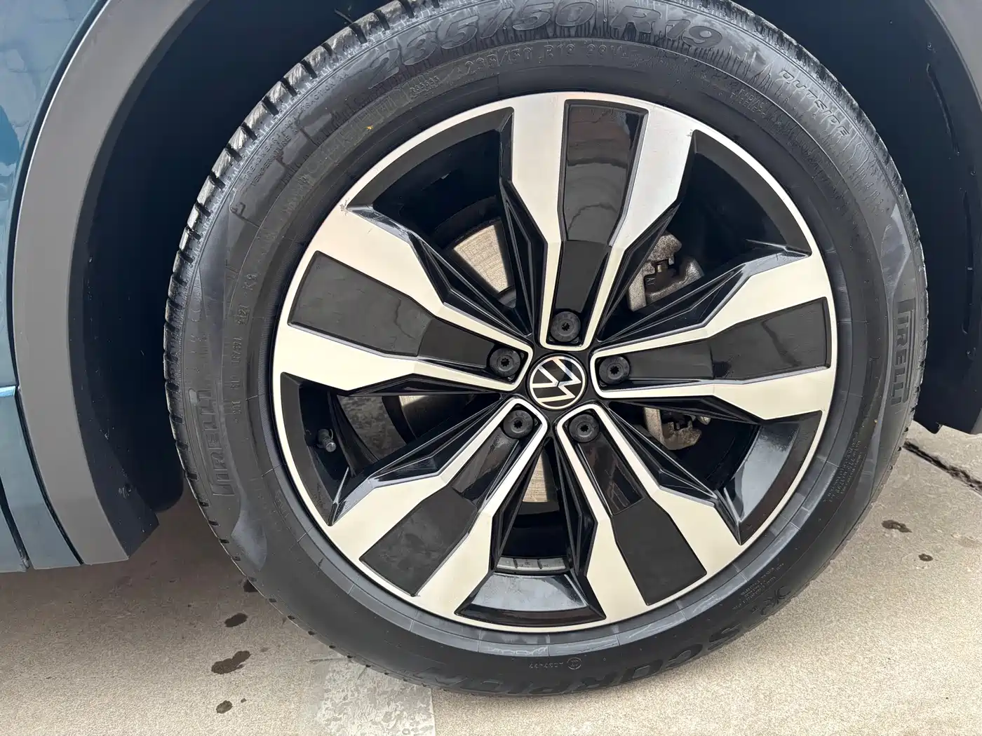 Volkswagen Tiguan L 2023 330TSI Auto 2WD R-Line Premium Edition фото 4