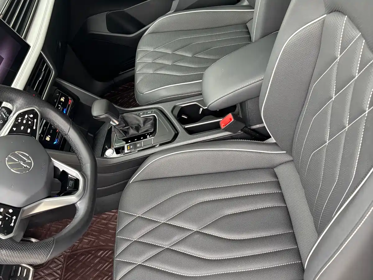 Volkswagen Tiguan L 2023 330TSI Auto 2WD R-Line Premium Edition фото 7