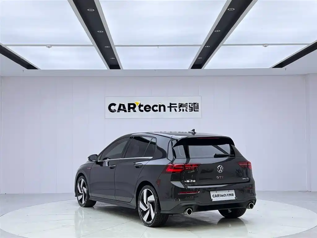 VOLKSWAGEN GOLF GTI