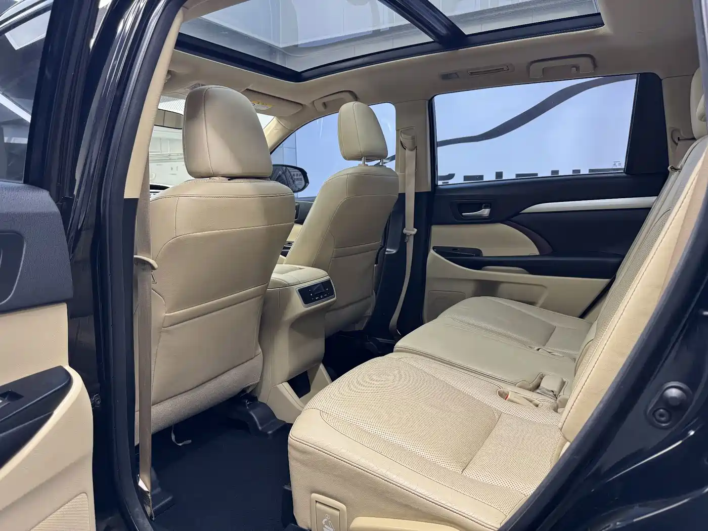 Photo 16 - Toyota Highlander