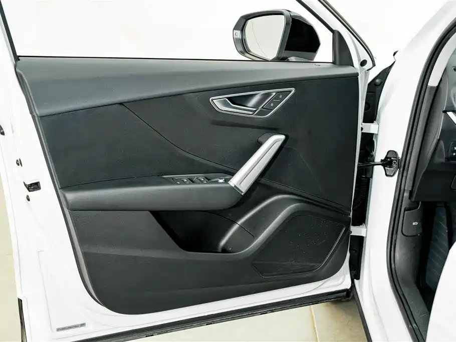 Фото 16 - Audi Q2L