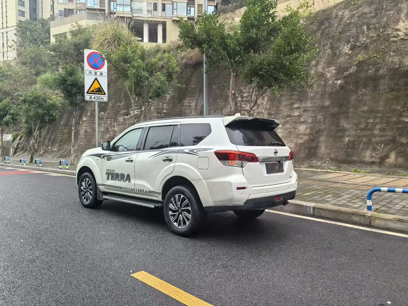 Nissan Terra 2020 2.5L XL Upper 4WD Automatic Luxury Edition фото 7