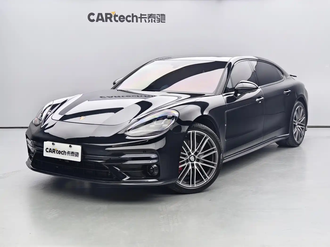 Фото 1 - Porsche Panamera