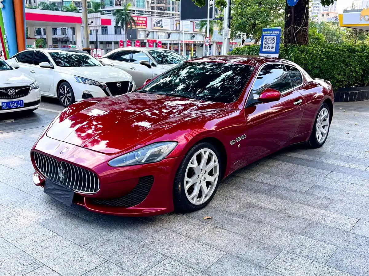 Maserati GranTurismo 2015 2007 4.2L Standard