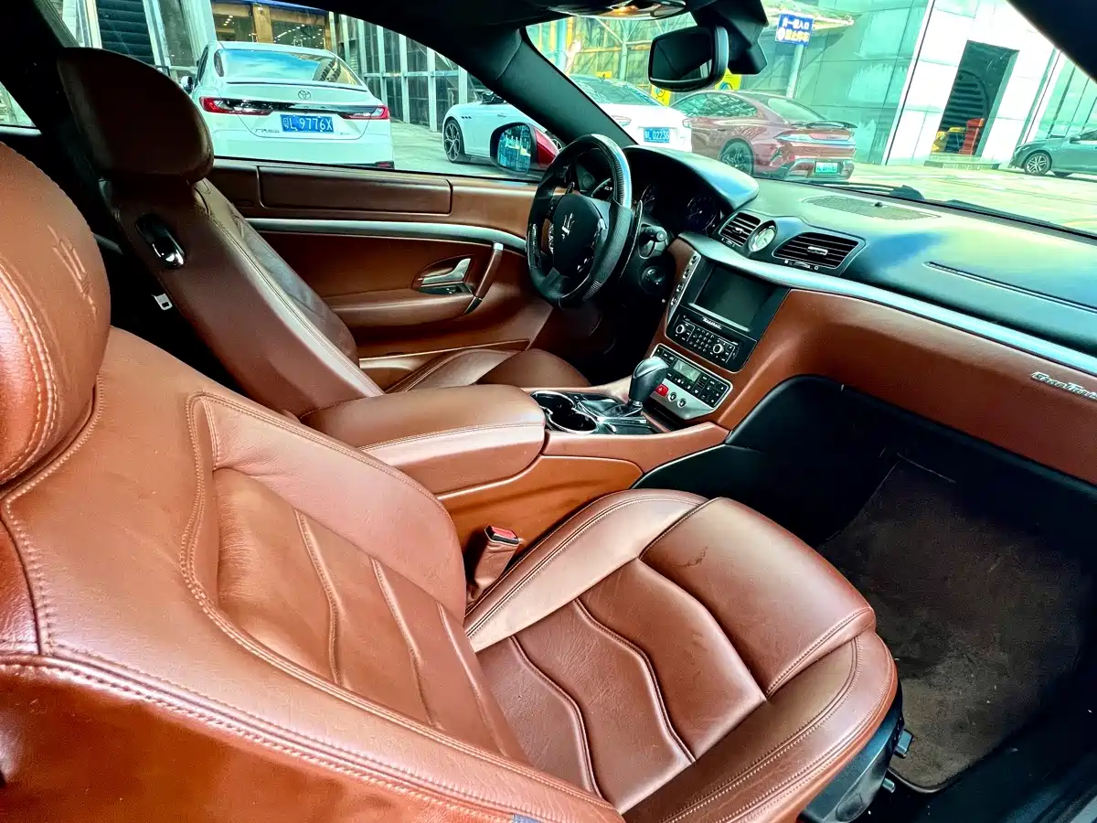 Maserati GranTurismo 2015 2007 4.2L Standard