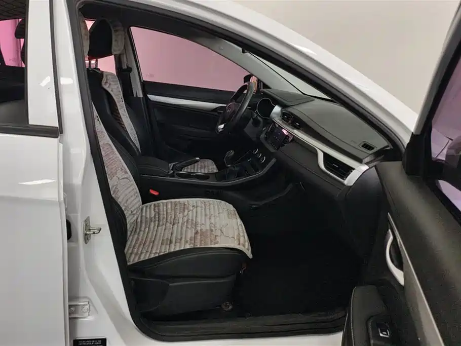 Фото 8 - Geely Emgrand