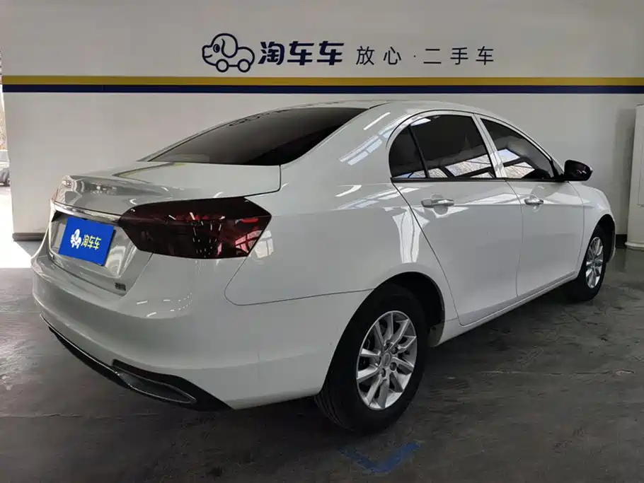 Фото 3 - Geely Emgrand