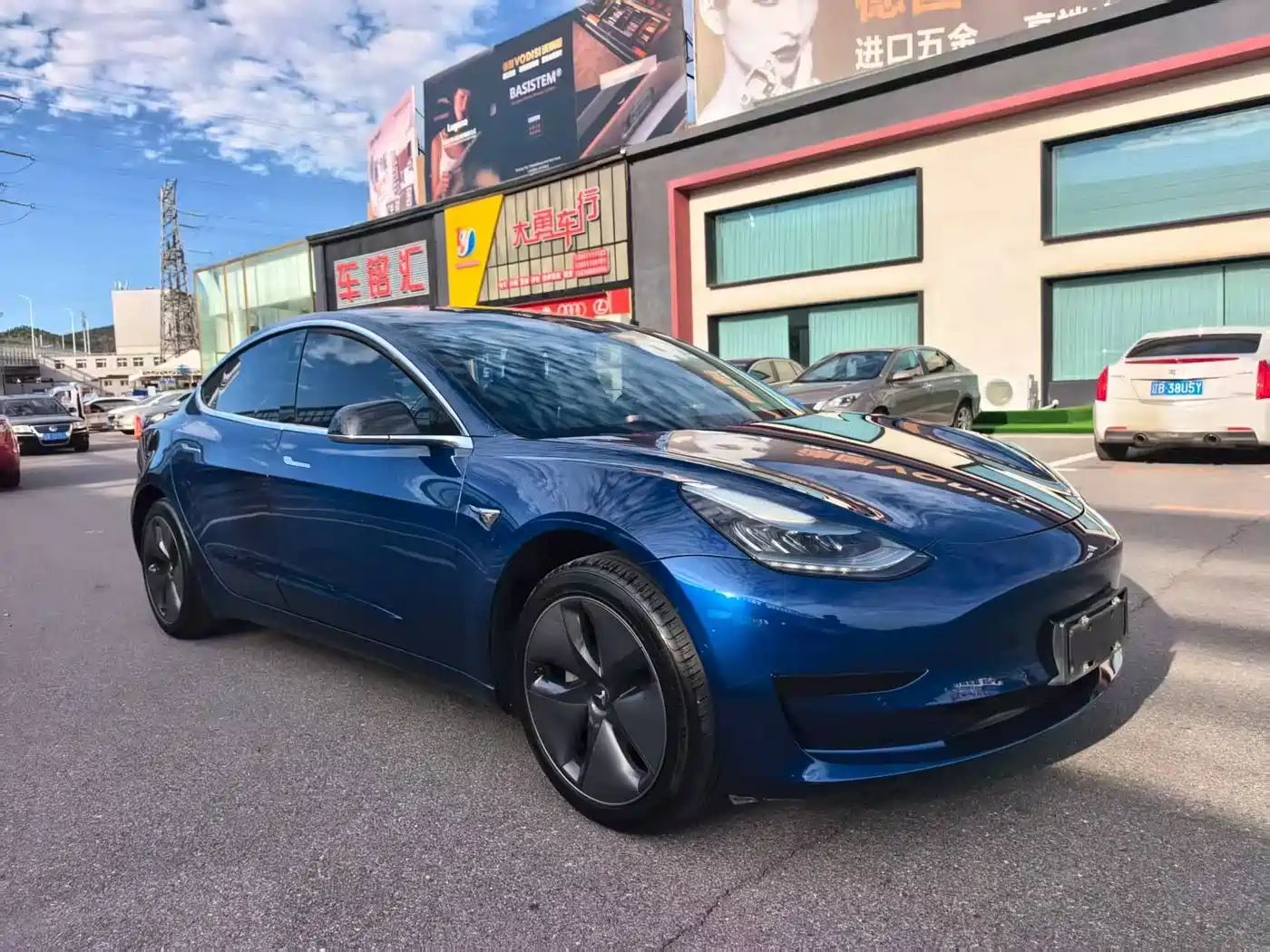 TESLA MODEL 3