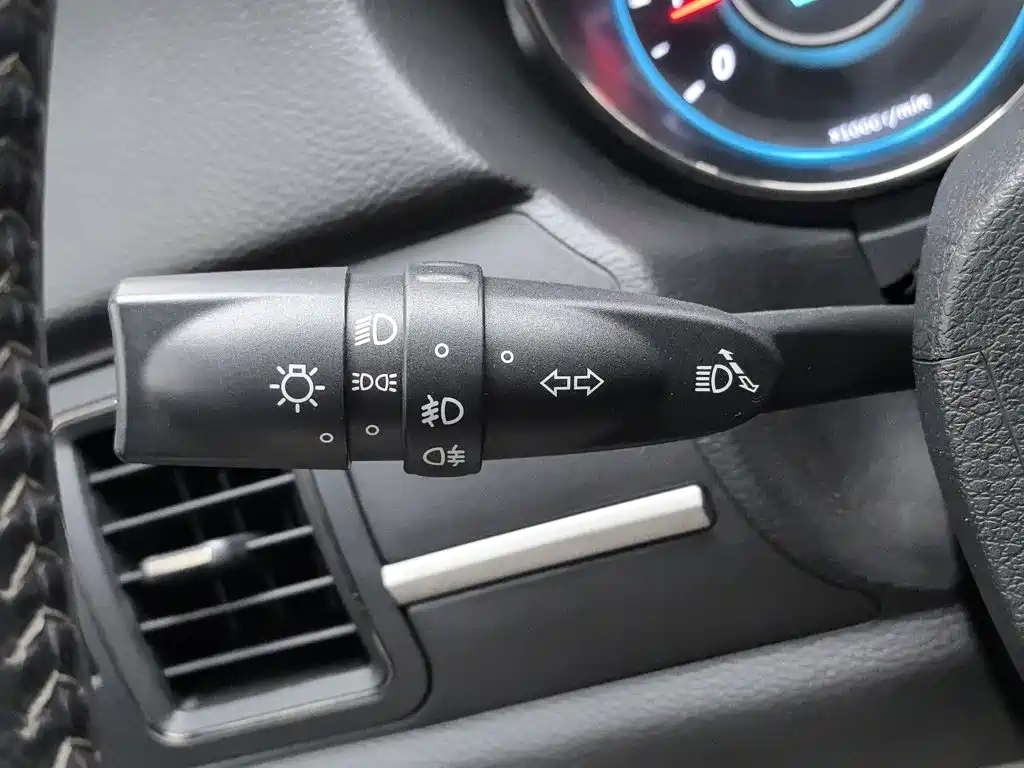 Фото 21 - BAIC Senova D50