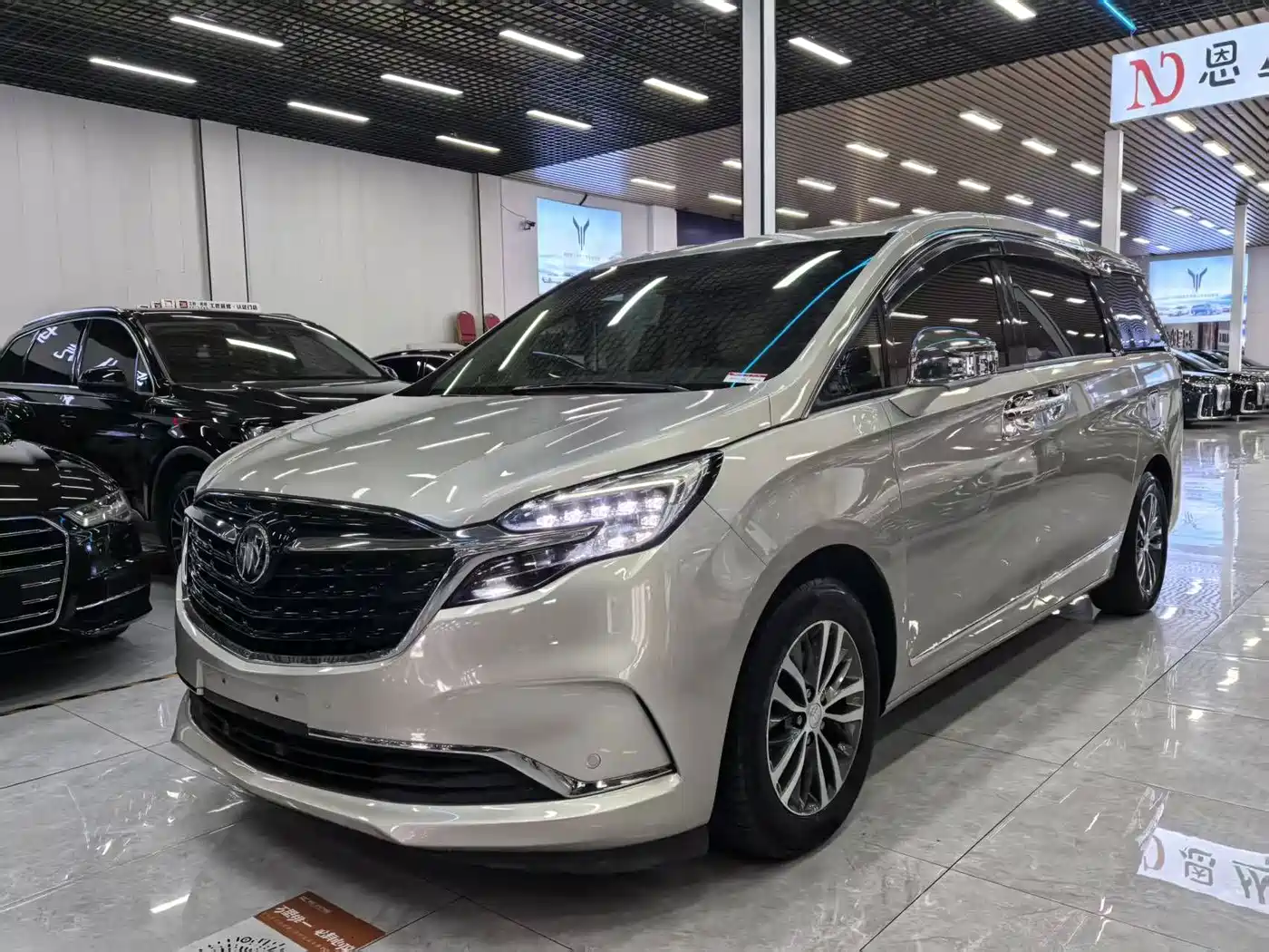 Фото 1 - Buick GL8