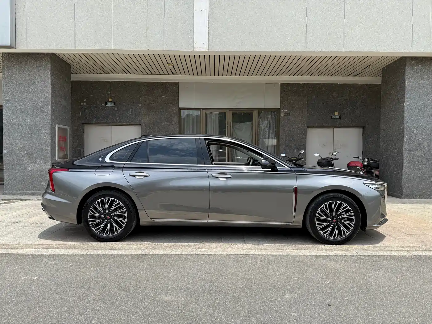 Hongqi H5 2024 2.0T Automatic Smart Connect Flag Smooth Edition фото 5