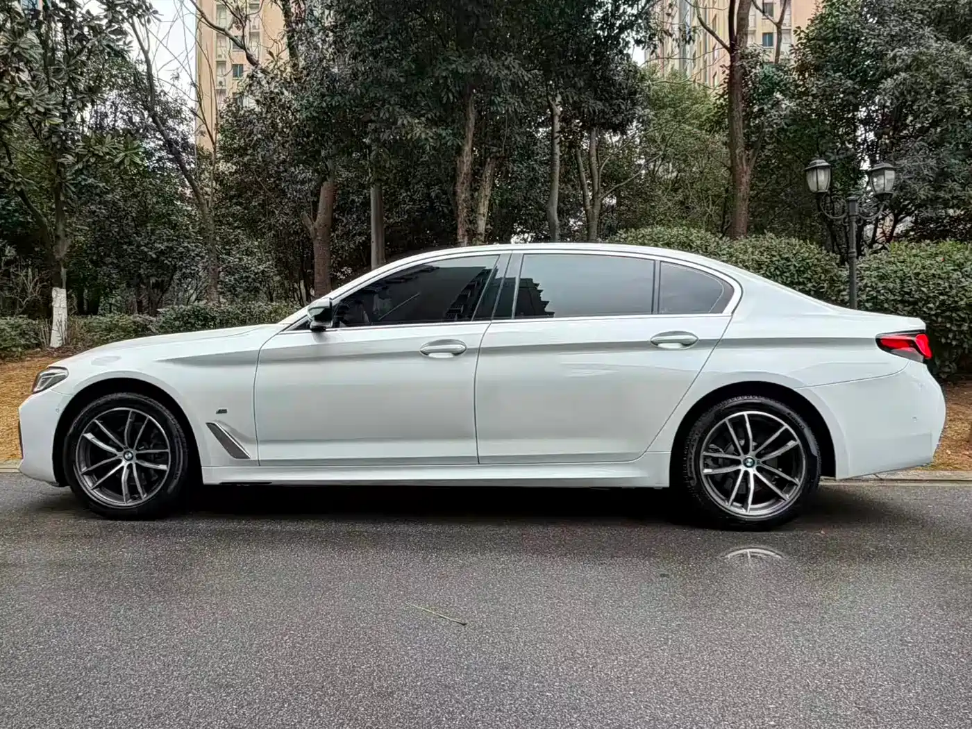 BMW 5 SERIES
