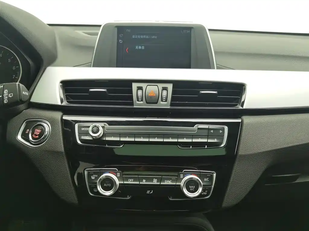 BMW X1 2018 sDrive20Li Leading Model фото 12