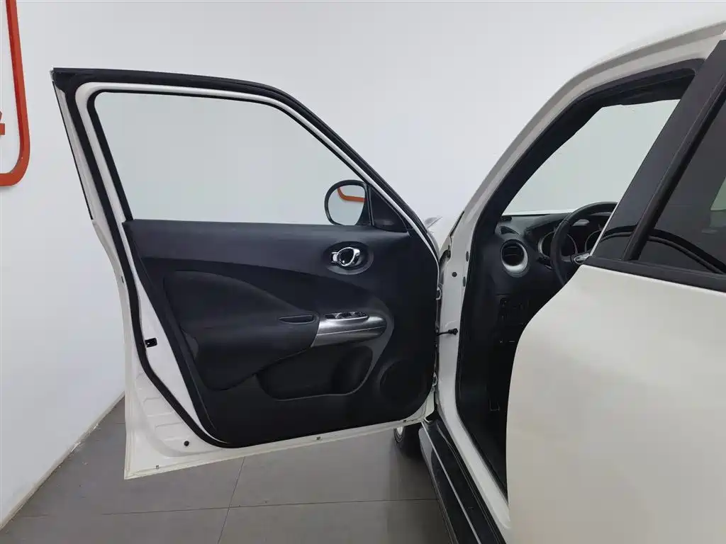 Infiniti ESQ 2014 1.6L Free Edition фото 8