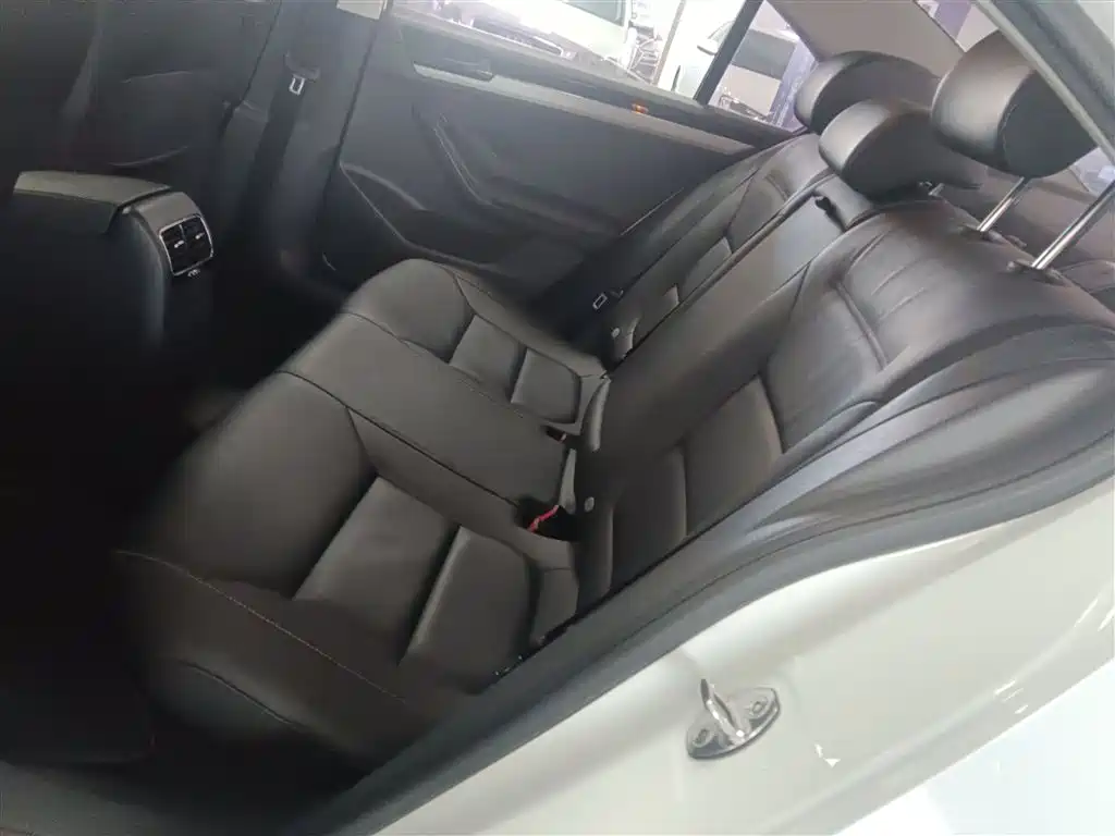 Volkswagen Sagitar 2018 1.6L Manual Comfort фото 17