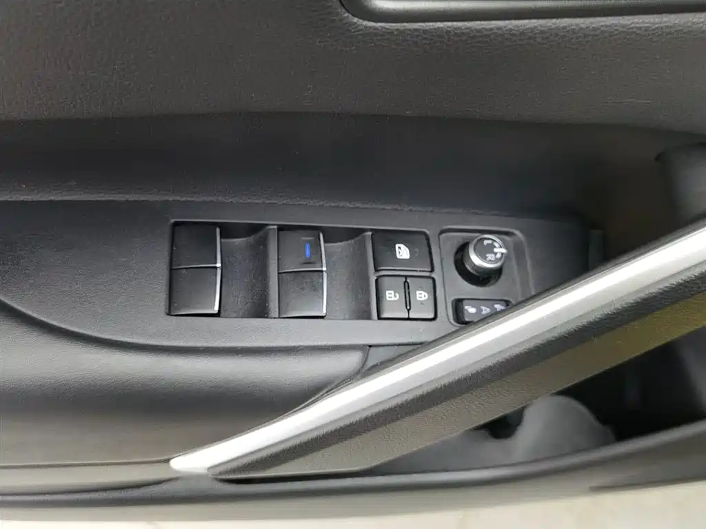 Toyota Frontlander 2022 2.0L CVT Luxury PLUS Edition фото 9