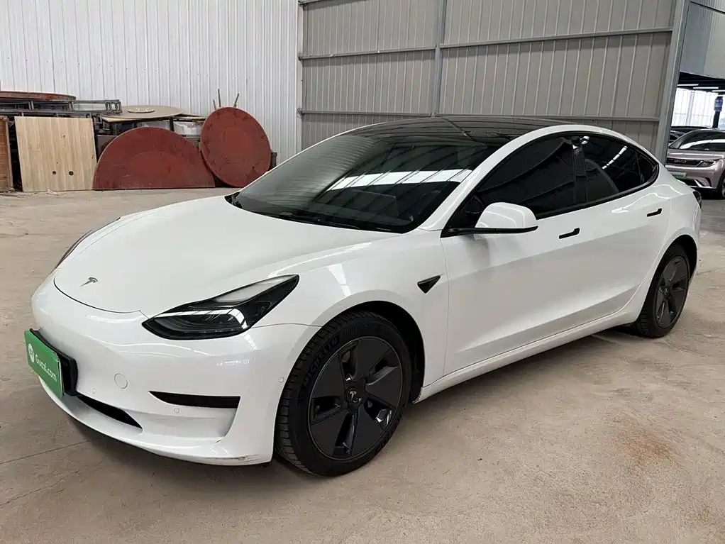 Фото 3 - Tesla Model 3