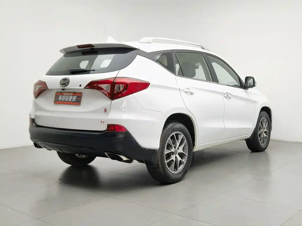 Фото 2 - BYD Song
