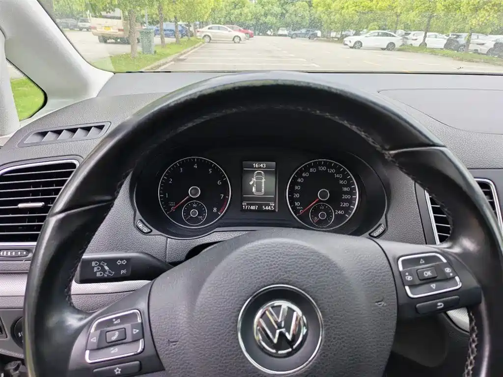 Volkswagen Sharan 2014 2.0TSI Standard фото 14