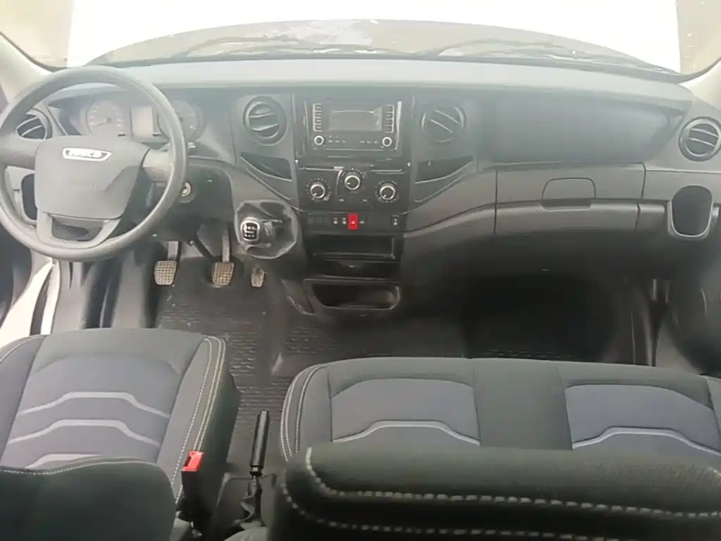 Iveco Daily 2023 2021 2.0T Manual Chaorui Short Wheelbase Low Roof Sliding Door F1A