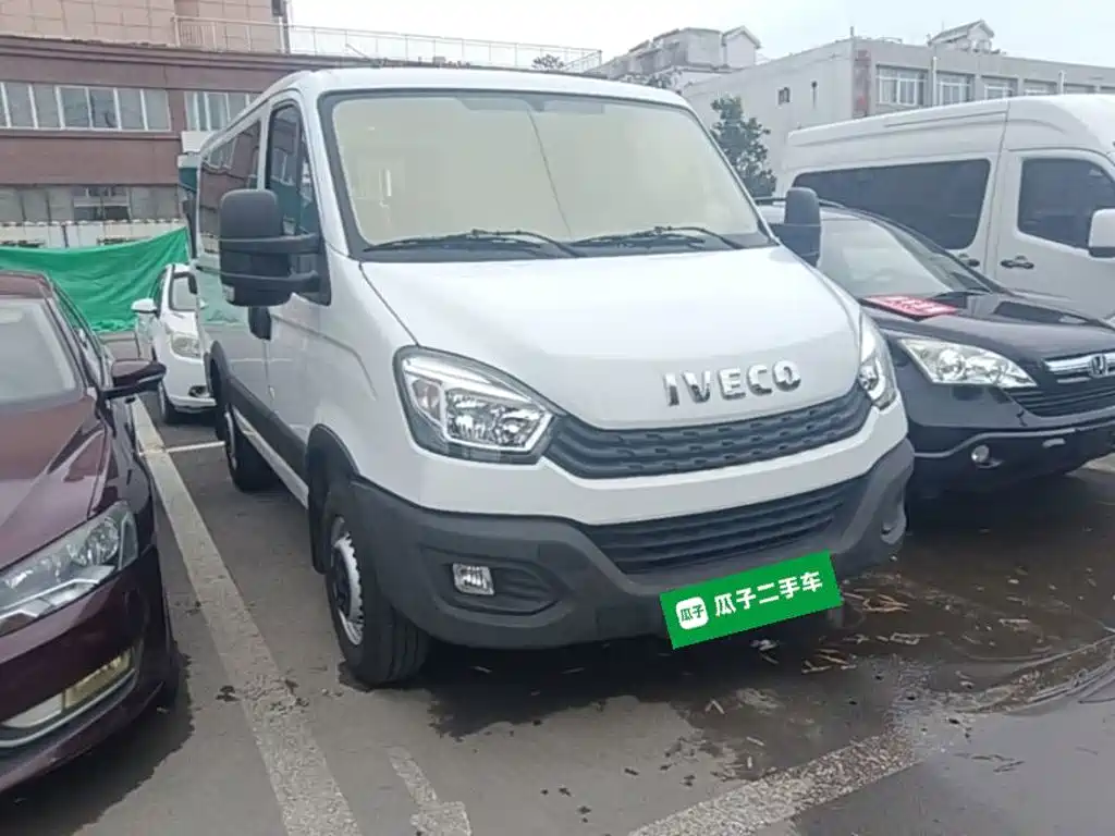 Iveco Daily 2023 2021 2.0T Manual Chaorui Short Wheelbase Low Roof Sliding Door F1A