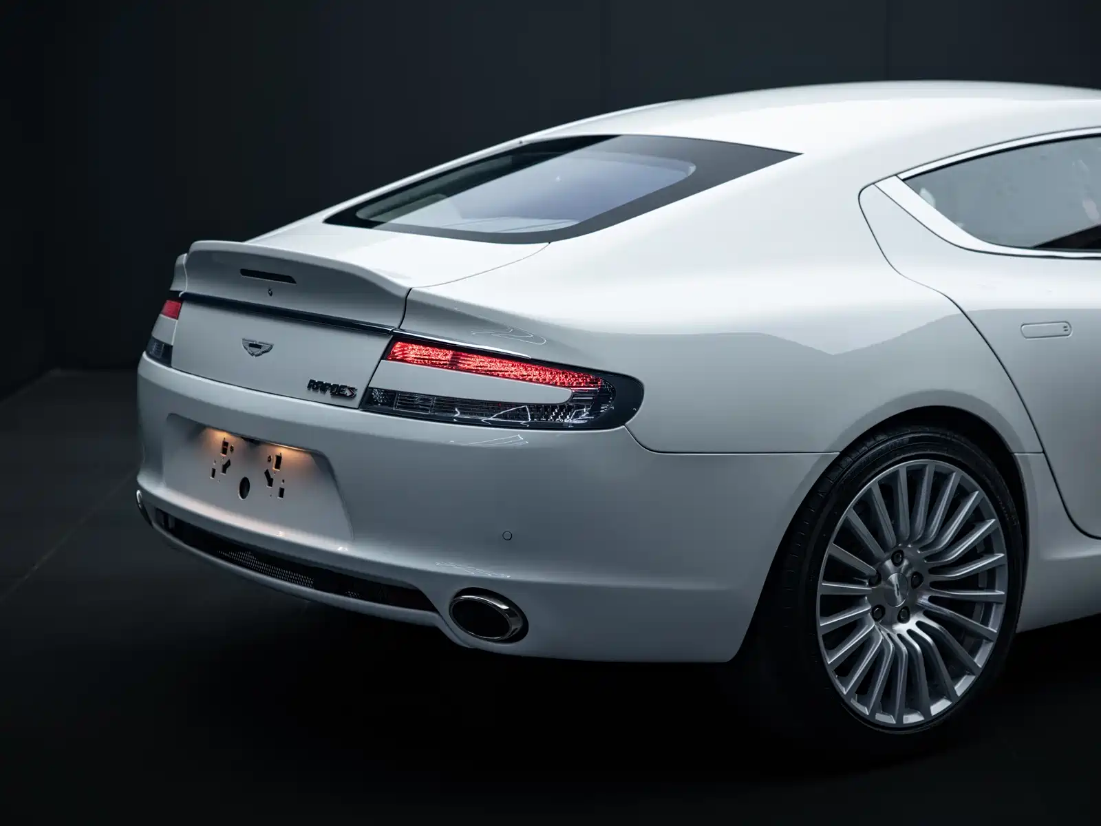 Фото 34 - Aston Martin Rapide
