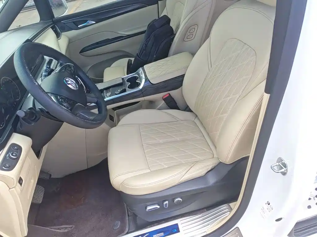 Фото 15 - Buick GL8