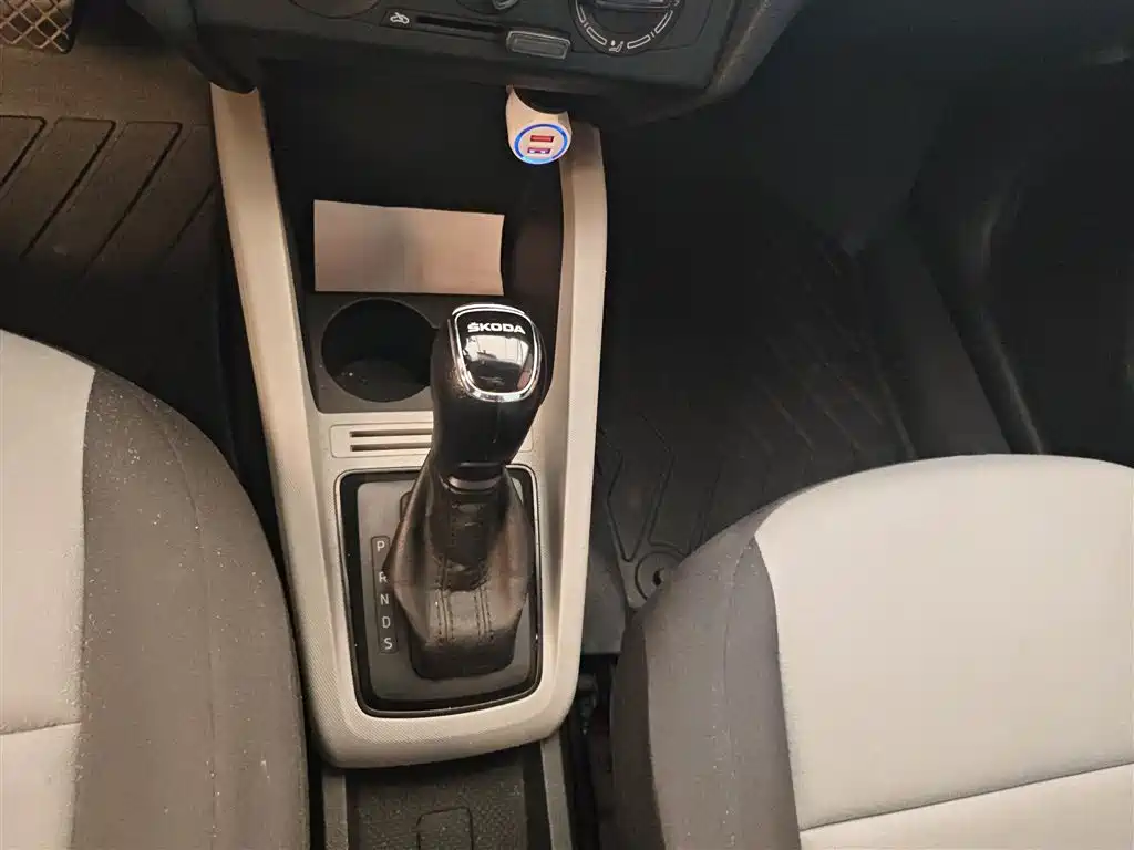 Škoda Fabia 2015 1.4L Automatic Advance Edition фото 7