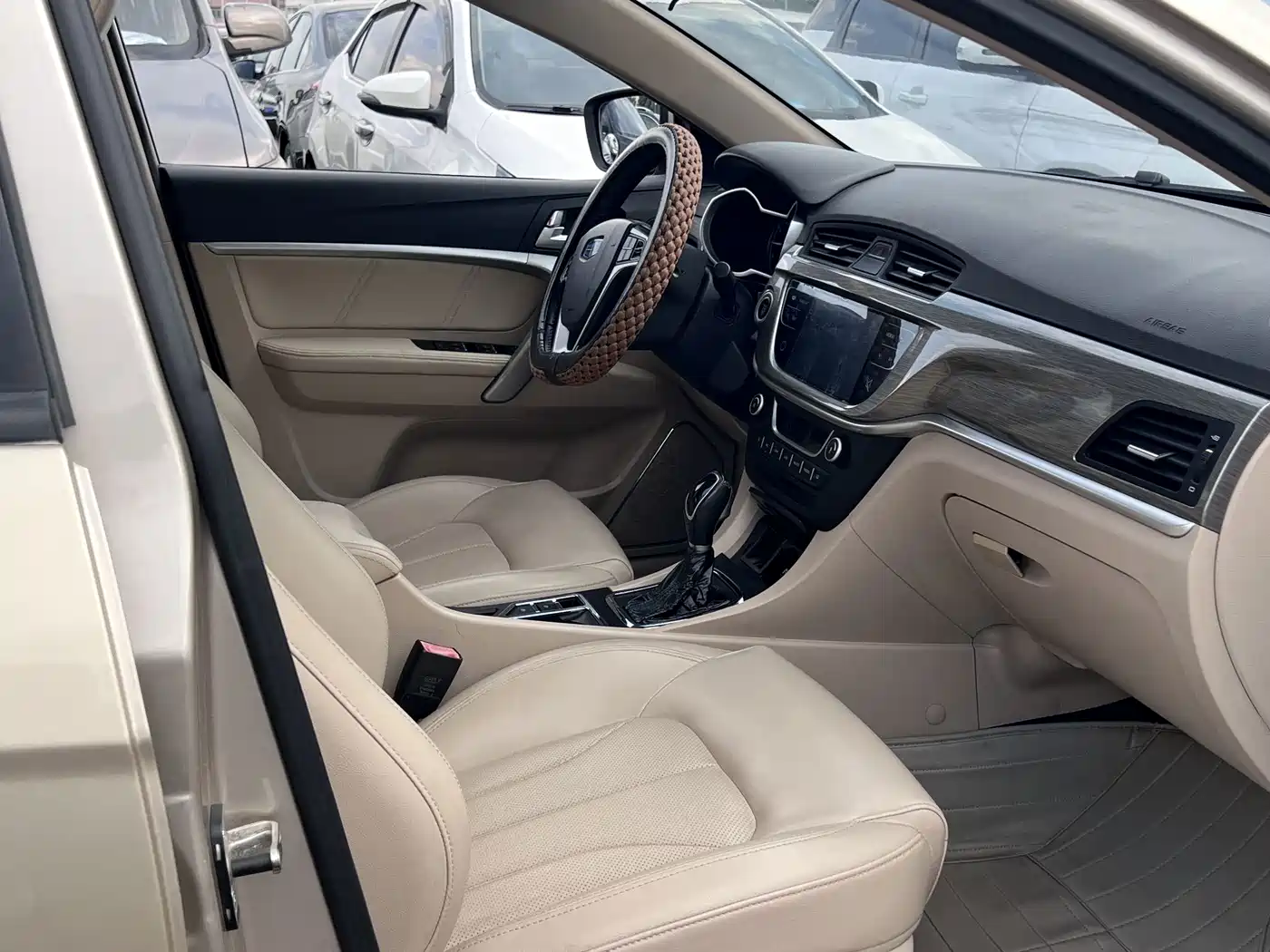 Фото 7 - Geely Emgrand