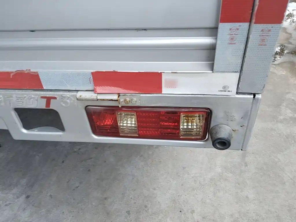 Changan Kuayue Xin Bao T3 2024 2021 1.6L Standard Edition Double Row Single Rear Wheel Flatbed 2520mm Cargo Box DAM16KR