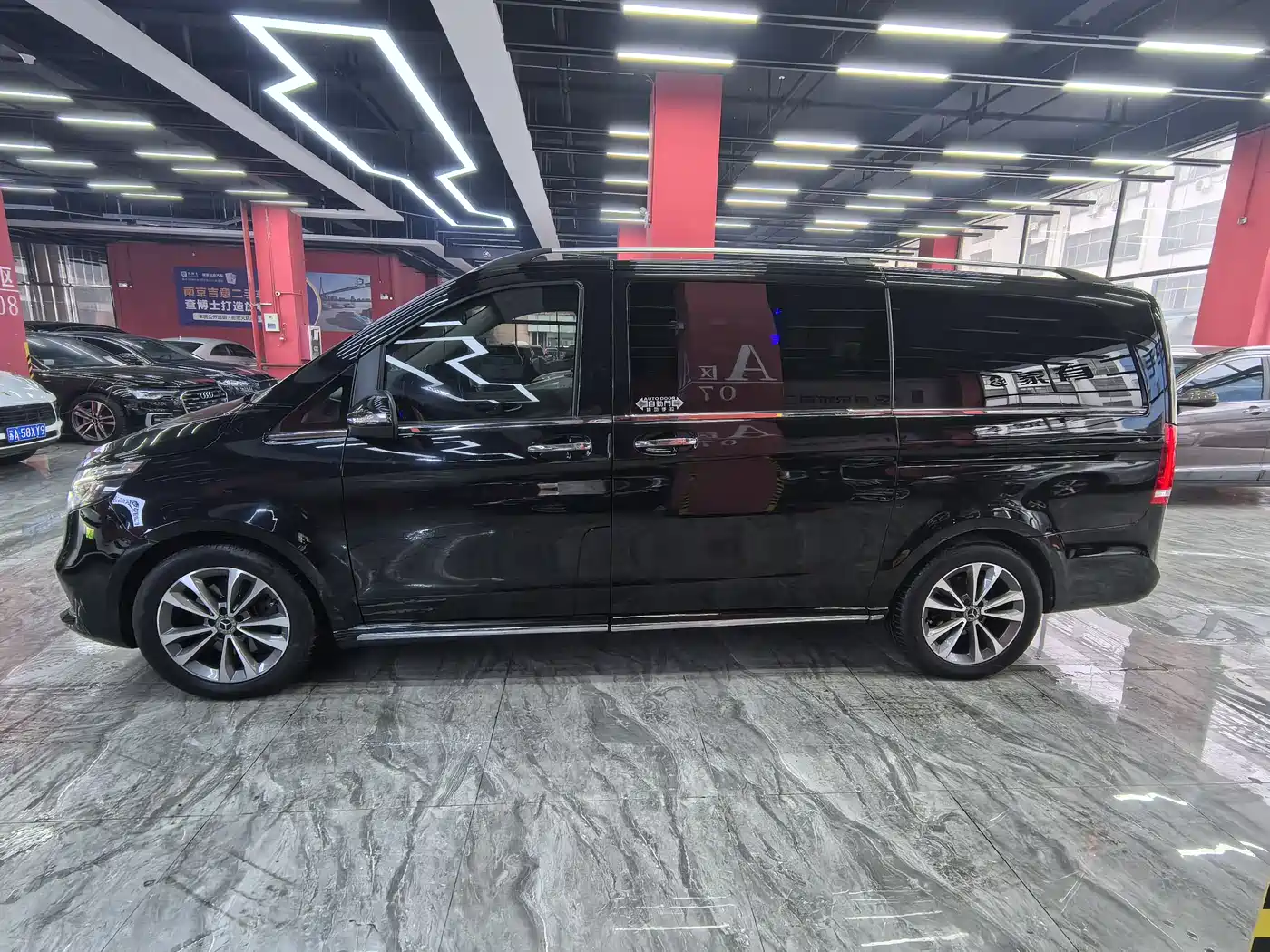 MERCEDES-BENZ V CLASS